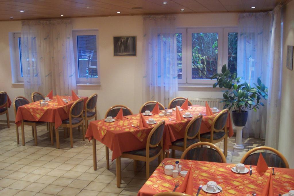 Hotel Garni Zur BergstrasseZwingenberg  エクステリア 写真