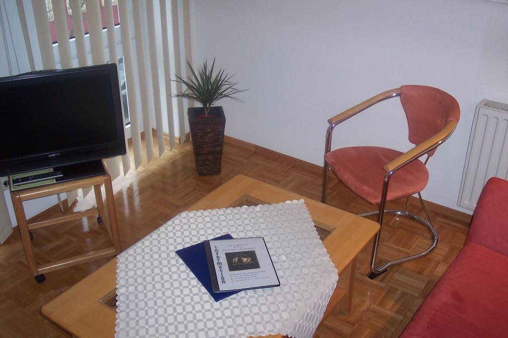 Hotel Garni Zur BergstrasseZwingenberg  部屋 写真
