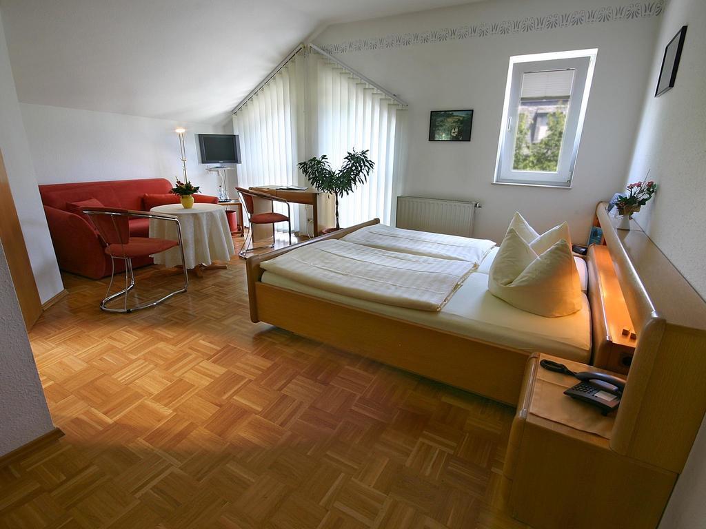 Hotel Garni Zur BergstrasseZwingenberg  部屋 写真