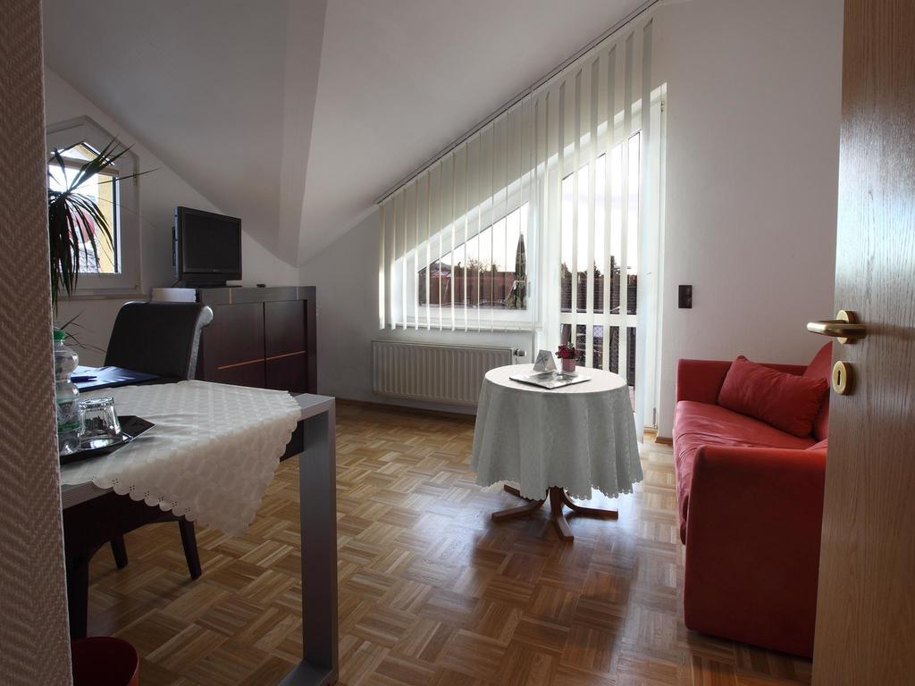 Hotel Garni Zur BergstrasseZwingenberg  部屋 写真